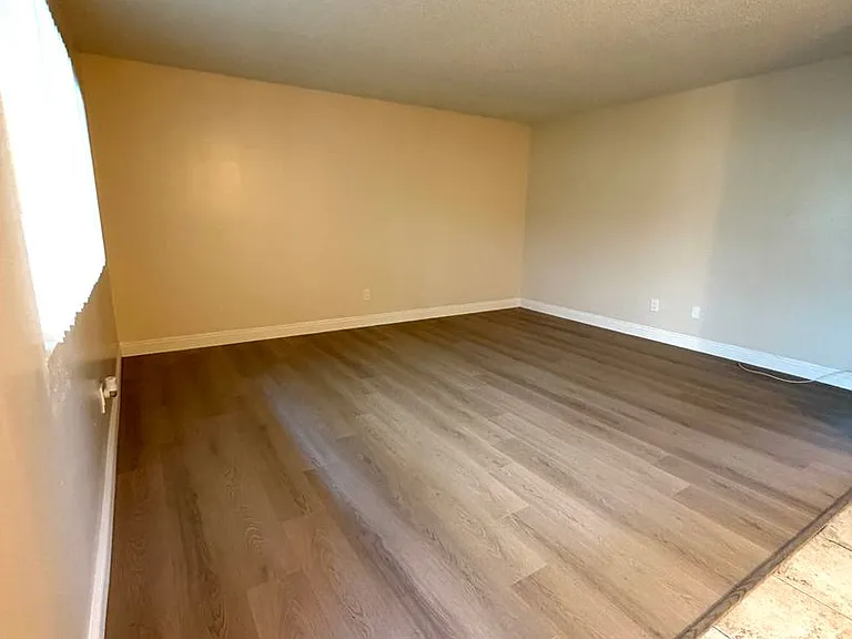 23015 Madison St — Photo 10