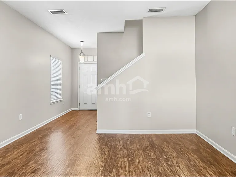2724 Creekfront Dr — Photo 6