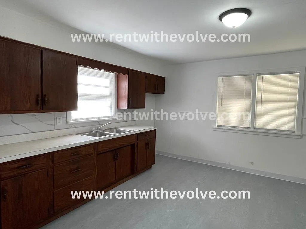 758 S. Beeson Drive, Winchester, IN — Photo 2