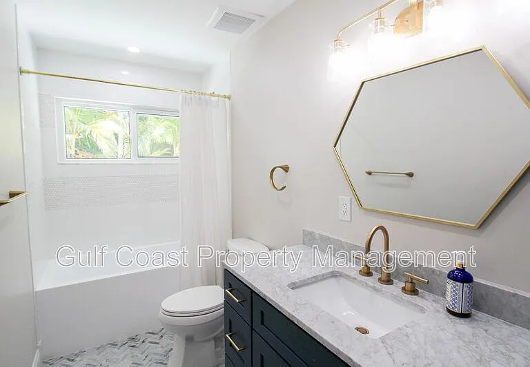 691 Russell St — Photo 14