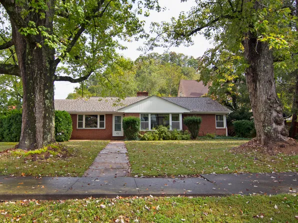45 Wickham St, Alderson, WV 24910