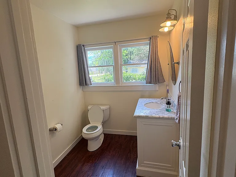 512 W Main St — Photo 25