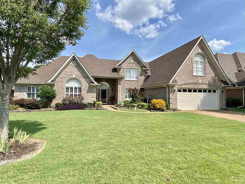 1st image of 215 Fairoaks Dr