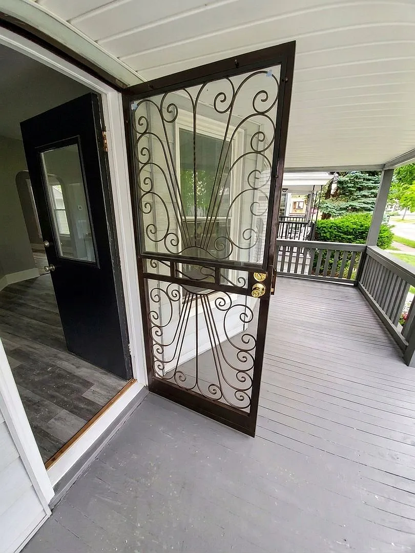 Available Now: Cozy 4-Bedroom Single-Family Home in a Prime Location — Photo 3