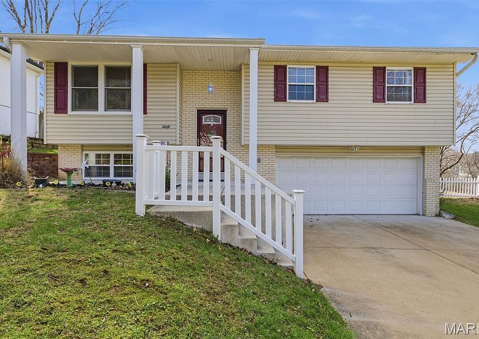 1st image of 3869 Crystal Wood Dr