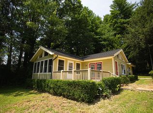 372 Crail Farm Rd, Hendersonville, NC 28739