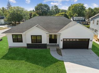 704 W 13th St, Cedar Falls, IA 50613