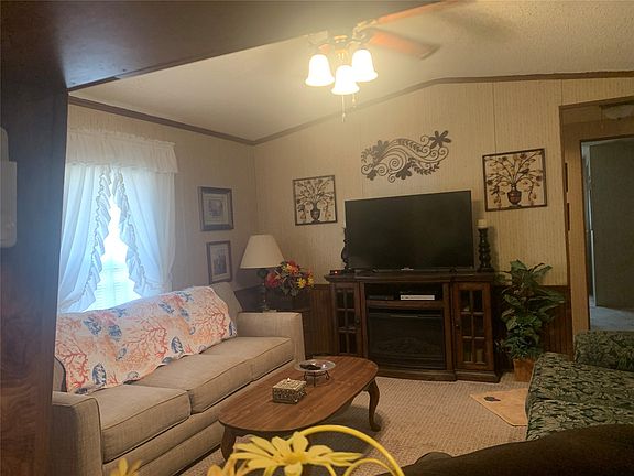 3rd image of 100 N Geronimo St N