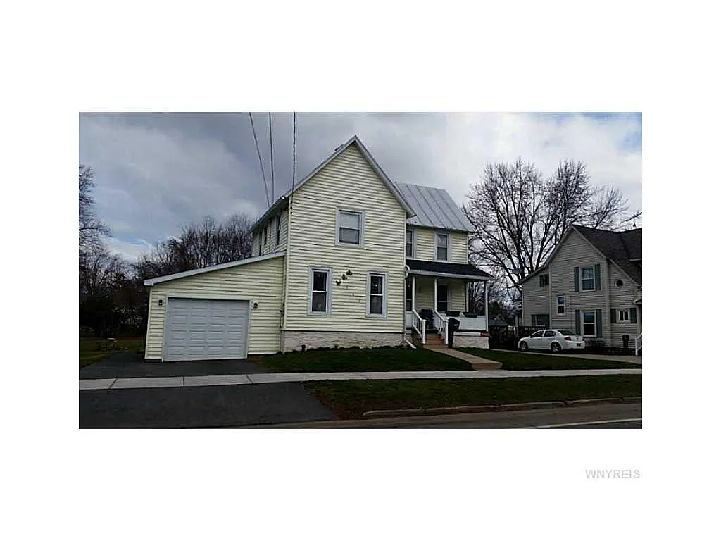 6065 East Ave photo 1