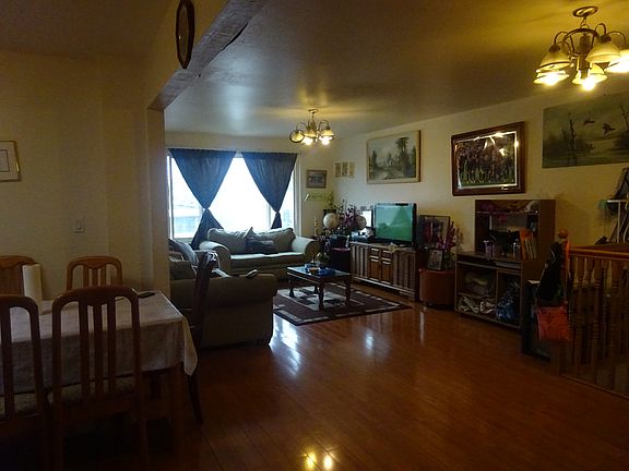 4th image of 441 E Market St