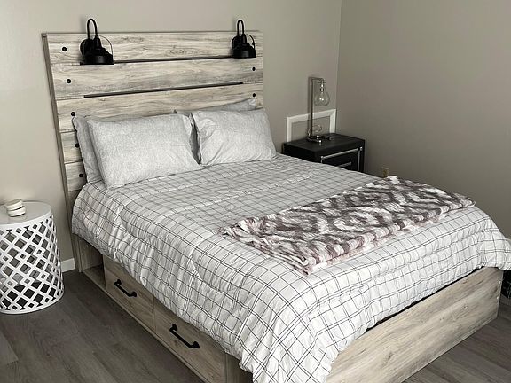 Queen bed in Bed room #1