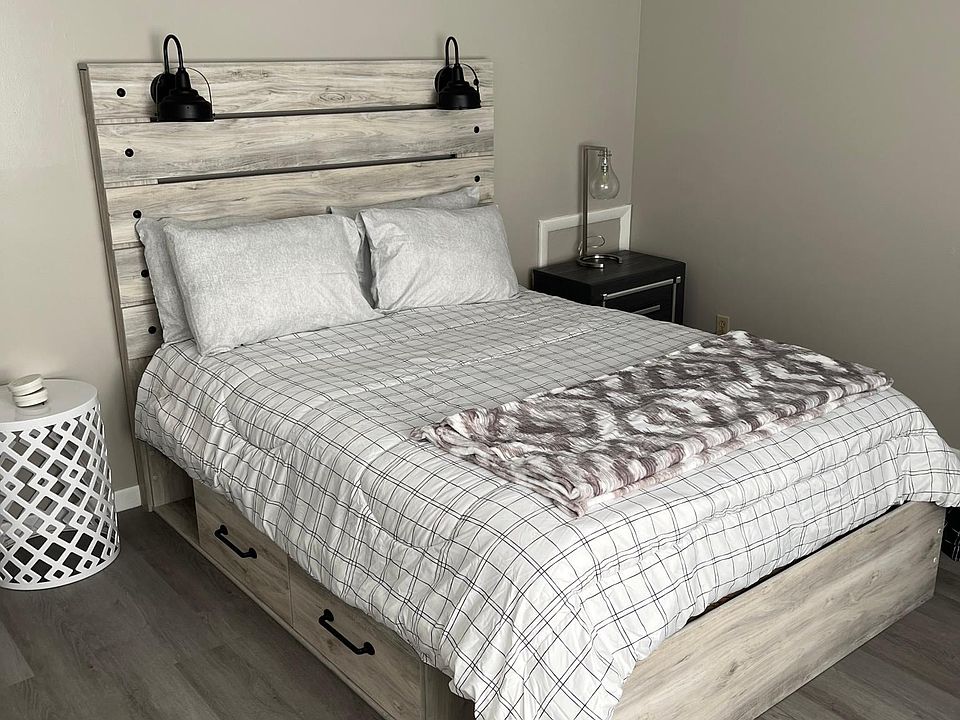 Queen bed in Bed room #1