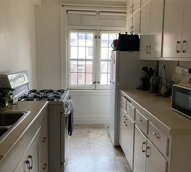 2218 N Summit Ave #201 — Photo 8