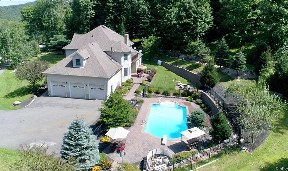 1st image of 42 Helmstown Ct