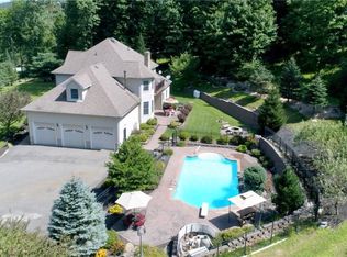 42 Helmstown Ct, Tuxedo Park, NY 10987