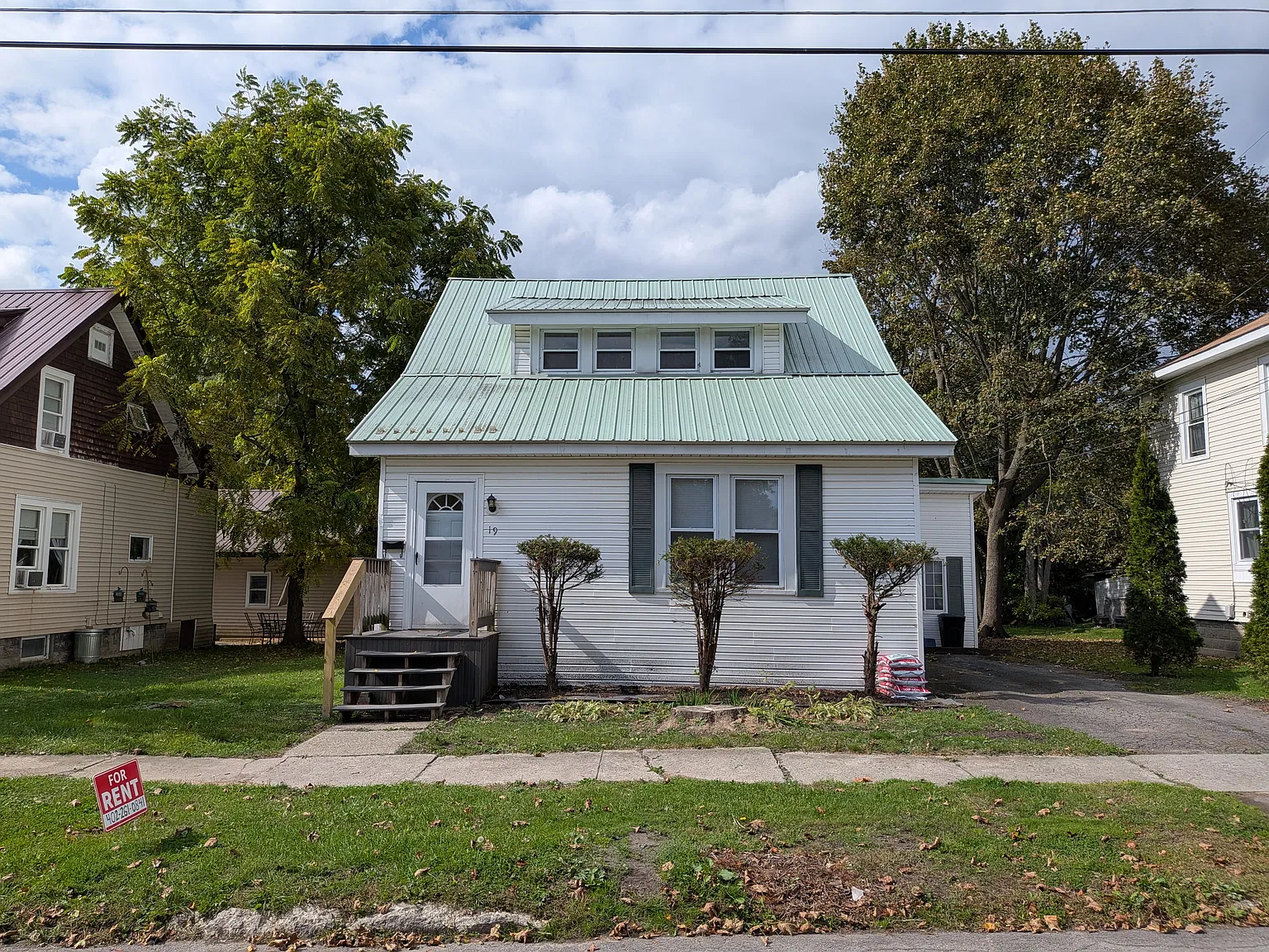 4 bed, 1.5 bath, 1577 sqft, $1,700 — Photo 2