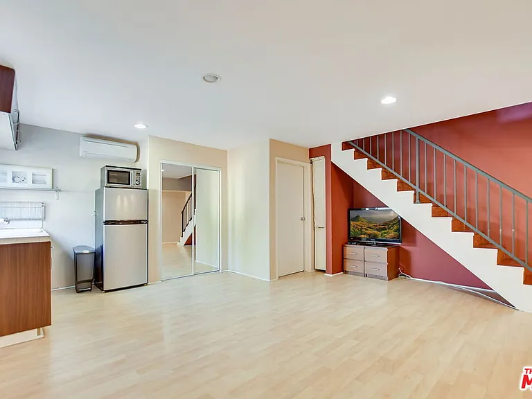 344 S Swall Dr — Photo 22