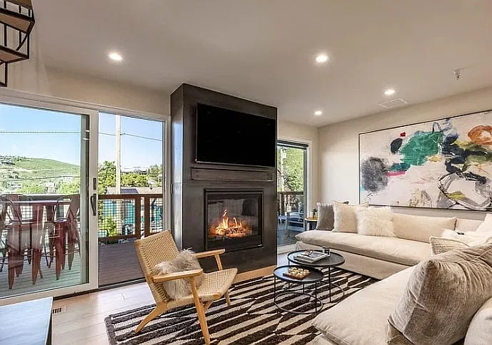 2 bed, 958 sqft, $5,000 — Photo 1
