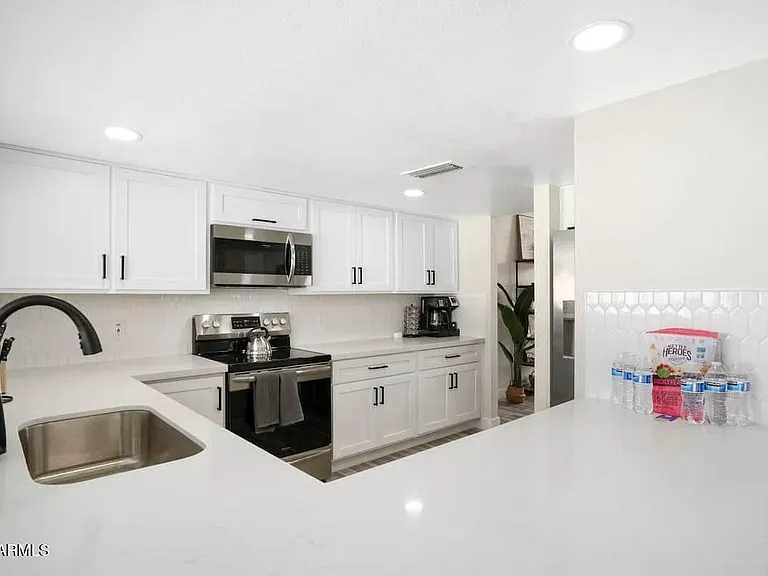 4326 E Whitney Ln — Photo 12