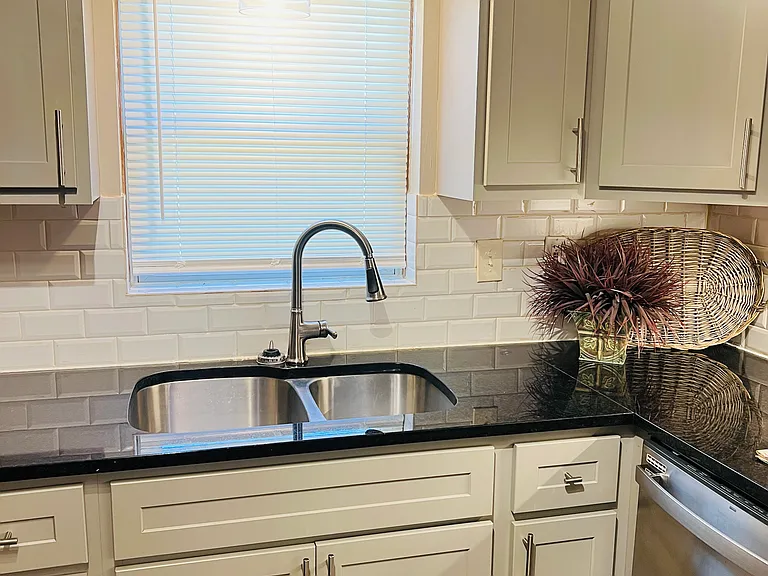 1238 Purdue Ave — Photo 3