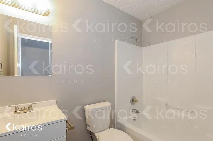 415 Deerpark Dr — Photo 13