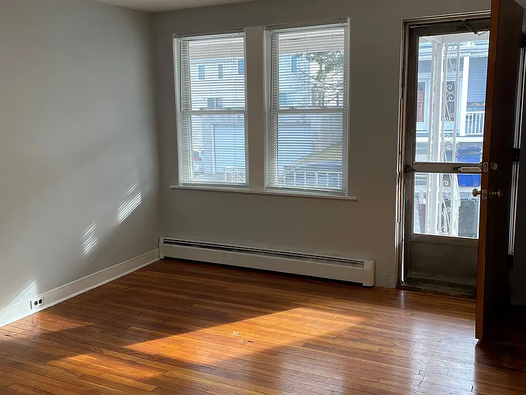 9 Hall St #1R — Photo 20