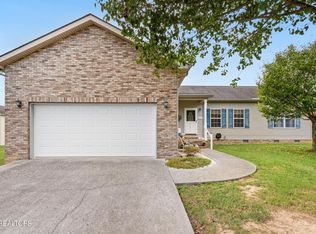 202 Twin Ridges Dr, Maryville, TN 37804