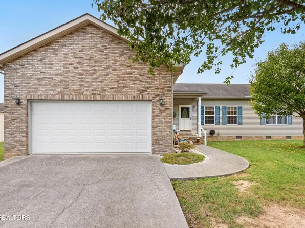 202 Twin Ridges Dr, Maryville, TN 37804