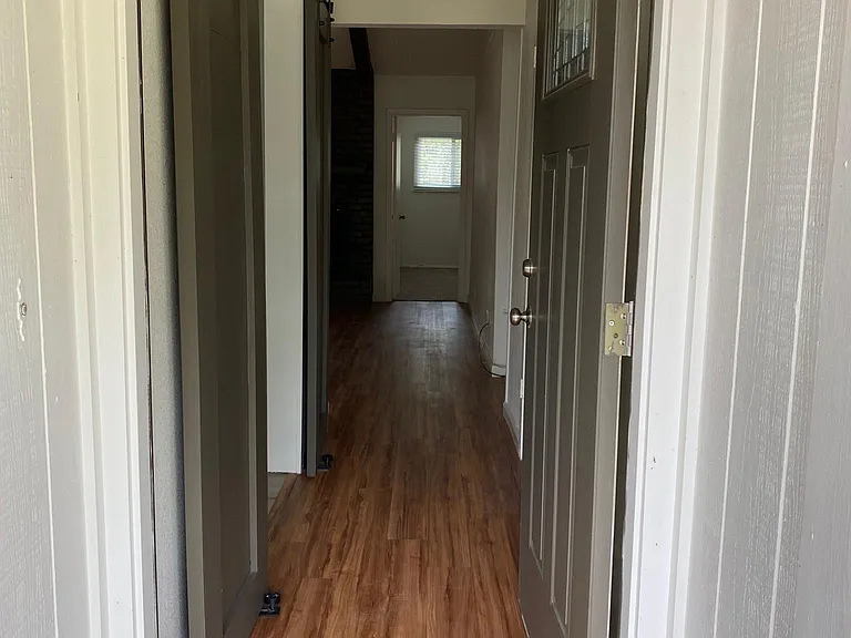 7211 Southwind Dr — Photo 2