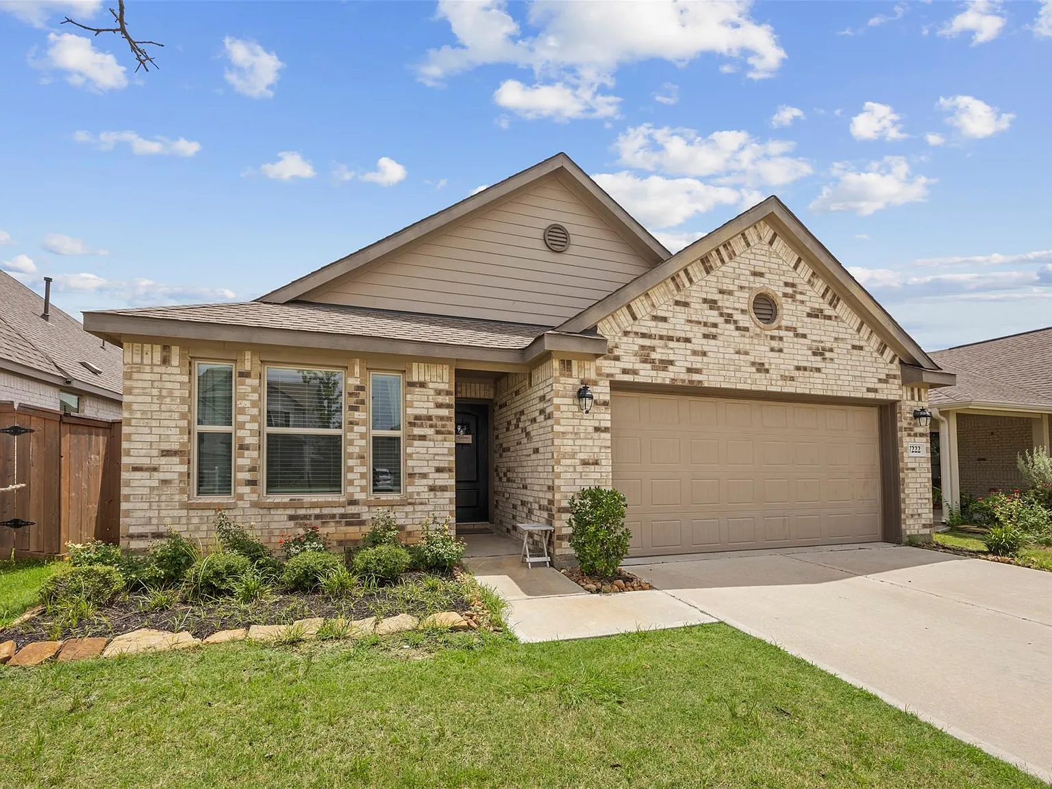 3 bed, 2.0 bath, 1732 sqft, $2,800 — Photo 2