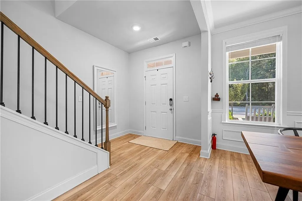 4 bed, 4.0 bath, 2980 sqft, $3,100 — Photo 3