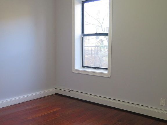 4th image of 445 Bainbridge St APT 2C