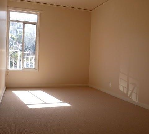 5th image of 2020 Green St APT 07