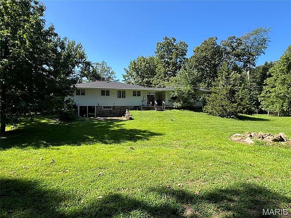 5th image of 715 Susan Esther St