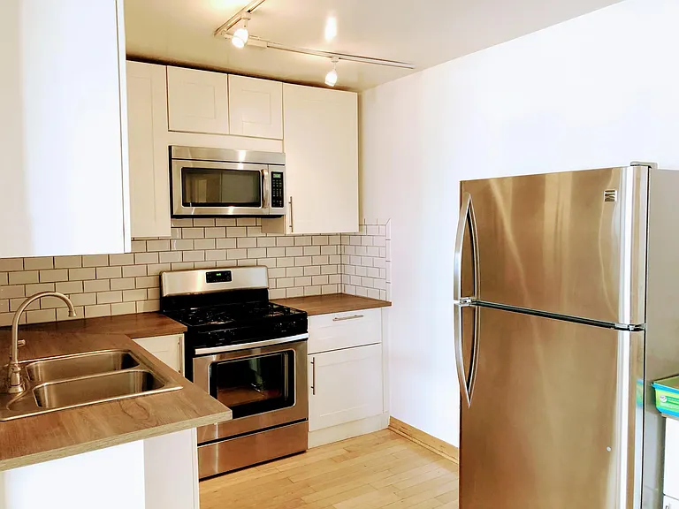 3335 Rowena Ave #6 — Photo 2