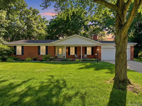 36829 Lansbury Ln, Farmington, MI 48335