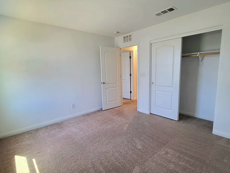 3807 E Summit Ave — Photo 42
