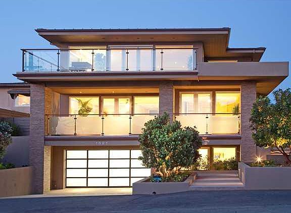 Multi-Level w/elevator