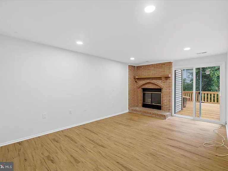 10598 Reeds Landing Cir — Photo 18