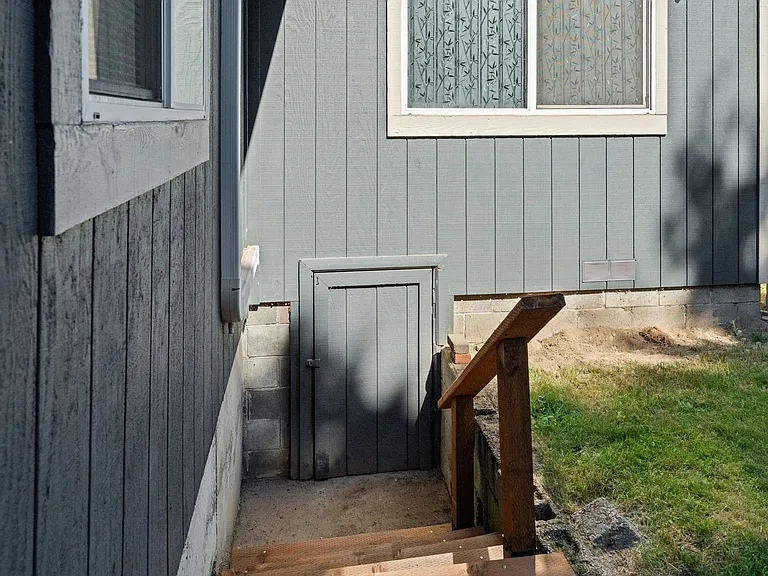 1421 N 32nd St — Photo 32