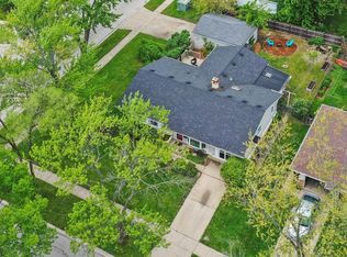 701 Delphia Ct, Elk Grove Village, IL 60007