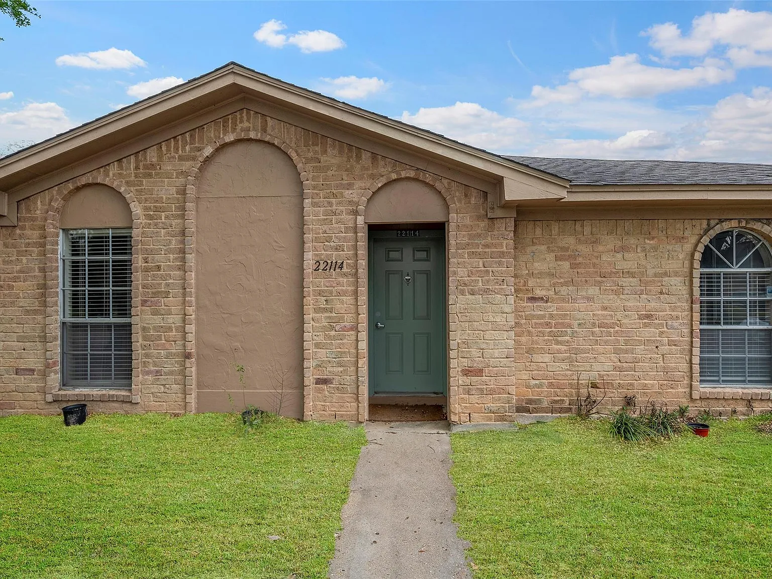 4 bed, 2.0 bath, 2166 sqft, $2,450 — Photo 2