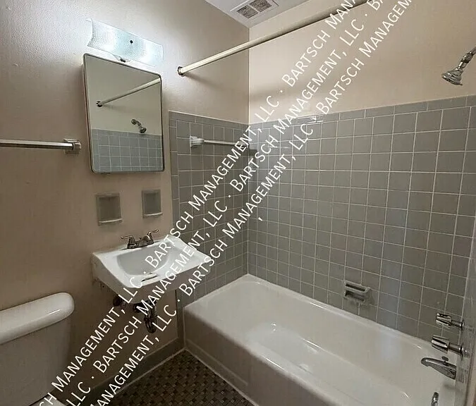 4321 S 71st St #4 — Photo 9