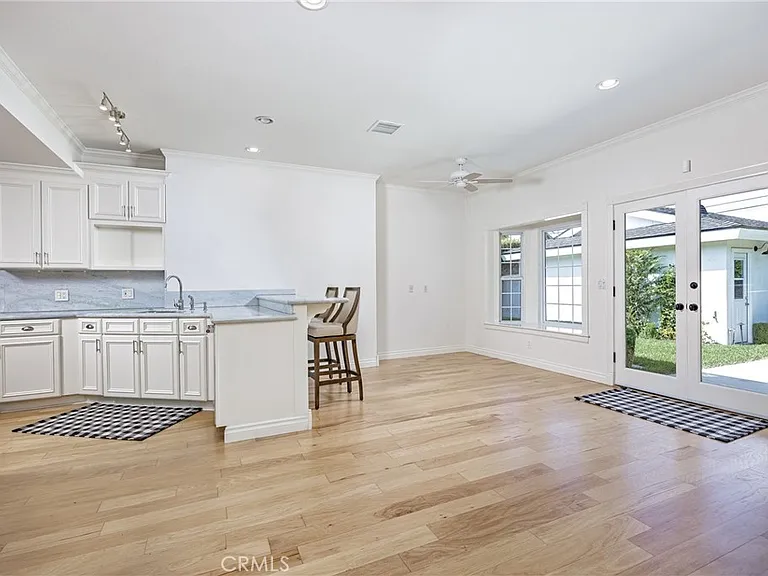 408 Flower St — Photo 10