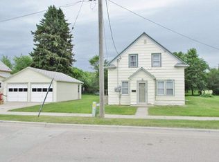 312 1st St NW, Rugby, ND 58368