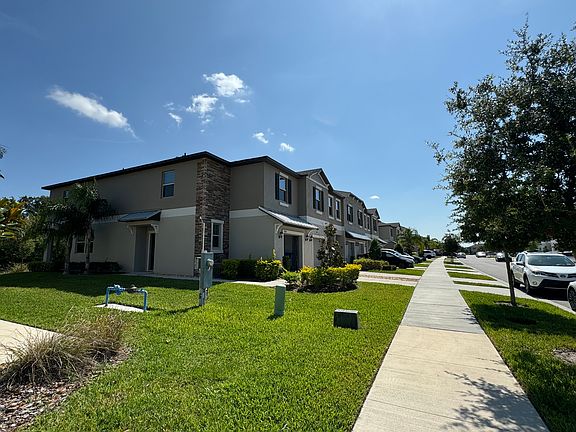 5th image of 9650 Pembrooke Pines Dr