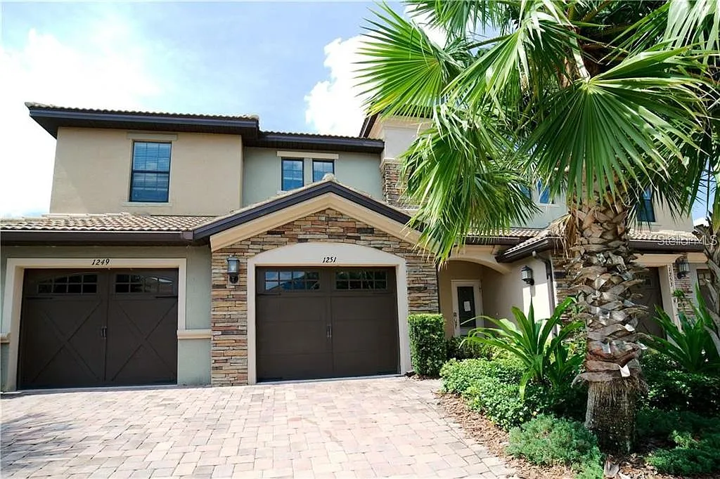 3 bed, 2.0 bath, 1854 sqft, $2,100 — Photo 1