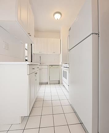4th image of 230 E 71st St APT 5F