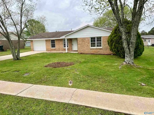 2112 Hine St S, Athens, AL 35611