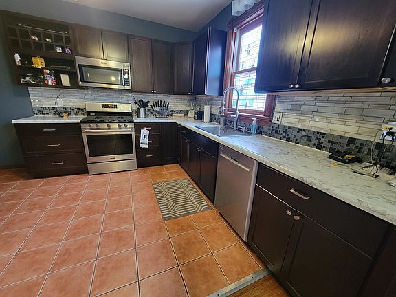 3rd image of 920 Illinois Ave
